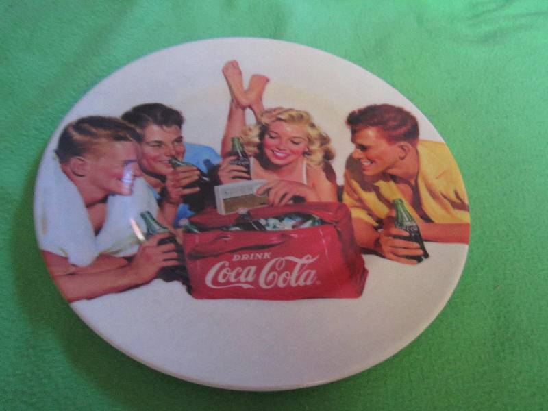 lot 97 image: Drink Coca-cola plate...