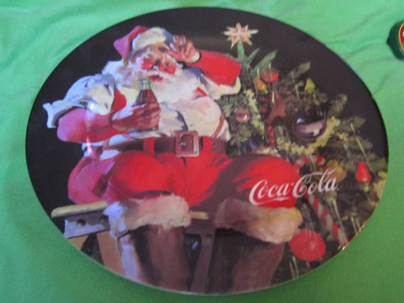 lot 99 image: Christmas Coca-Cola plate...