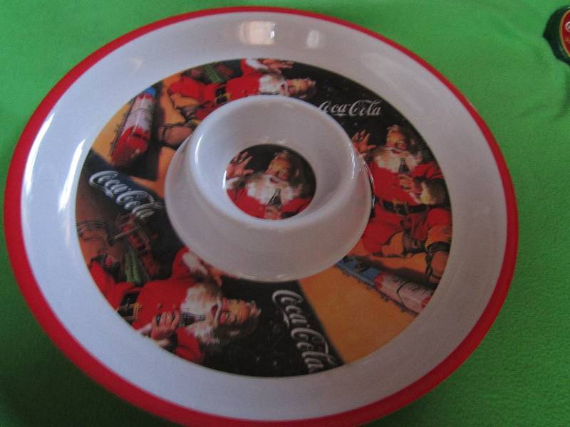 lot 101 image: Christmas coca-cola plate...