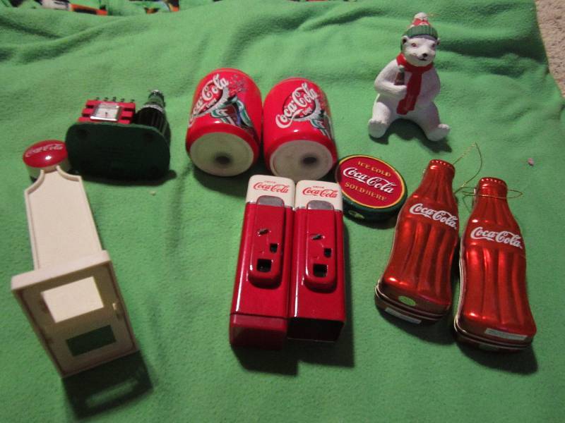 lot 112 image: Coca-cola trinkets salt and pepper ...