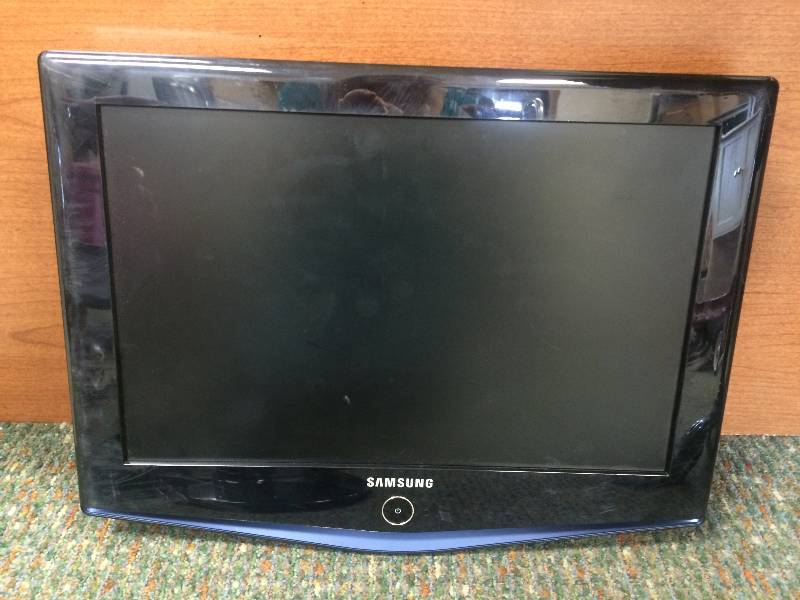 lot 6 image: Samsung 19 Flat Screen TV