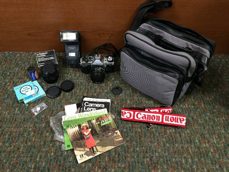 lot 12 image: Vintage Canon Camera