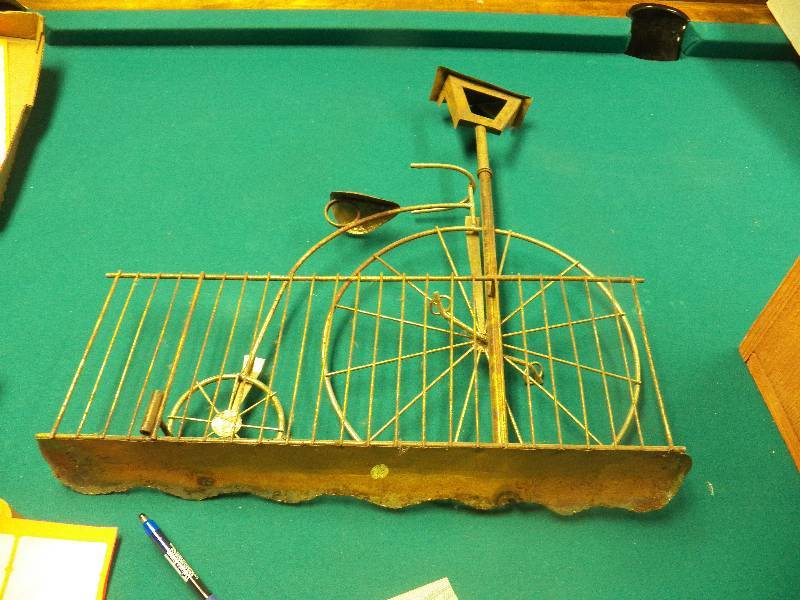 lot 40 image: Vintage Garden Decor