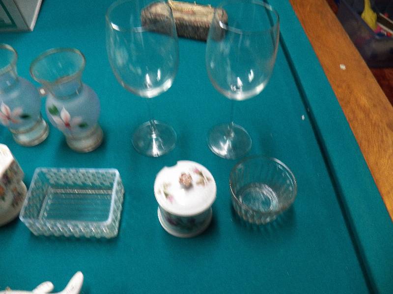 lot 23 image: Assorted Home Decor