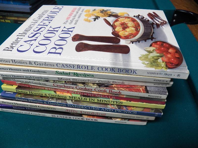 lot 50 image: Vintage Better Homes and Gardens Cook Books