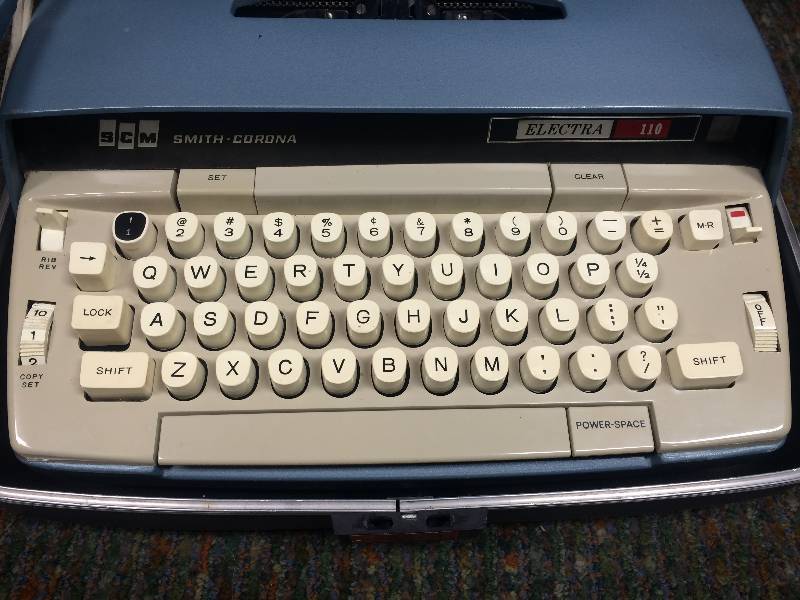 lot 94 image: Vintage Smith Corona Typewriter
