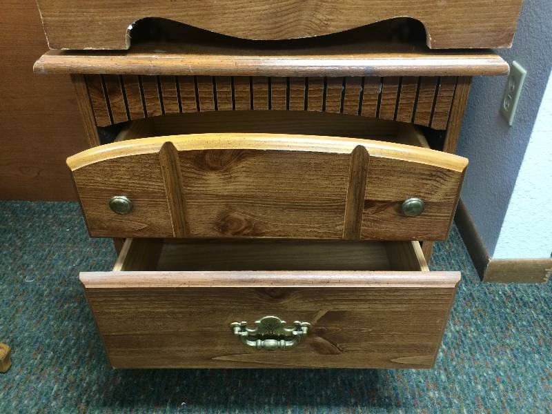 lot 99 image: Night Stands