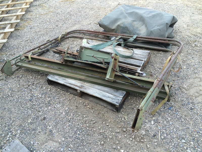 lot 3 image: Military 1028 Pic-up Cover