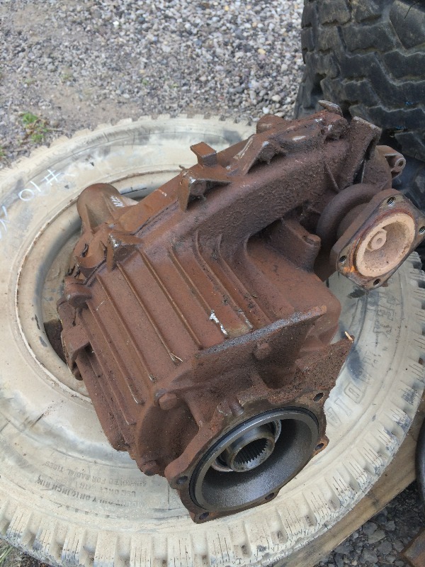 lot 11 image: Military Truck Transfer Case  208  works but has a broken mounting bracket