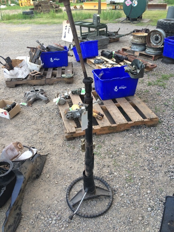 lot 28 image: Military Chevrolet Truck Steering Column