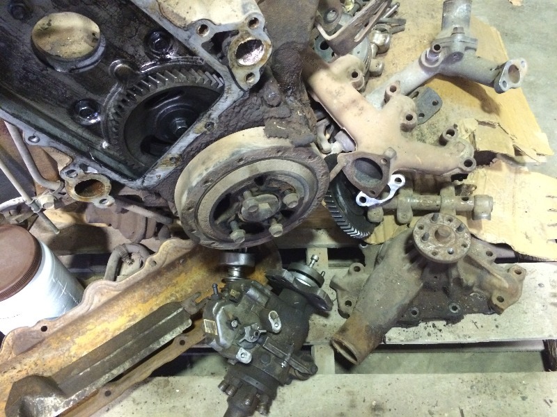 lot 51 image: Military Truck Chevrolet 6.2 Diesel Motor Parts  - Pallet lot
