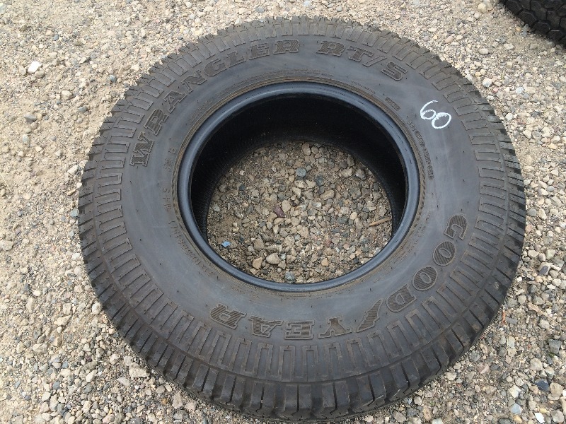 lot 60 image: Goodyear Wrangler Tire 31x10.5 R15    Lot of 1