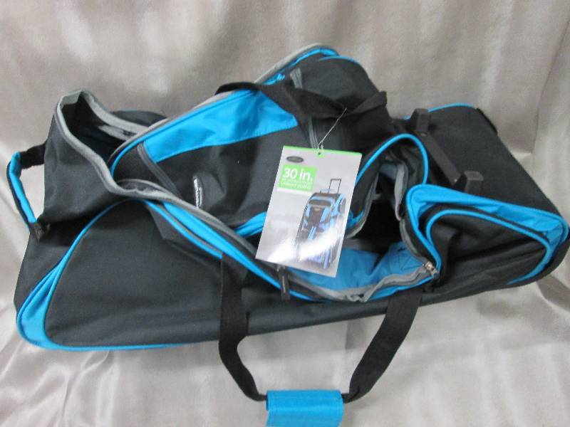 Adventure Travel Club 30 inch Rolli...