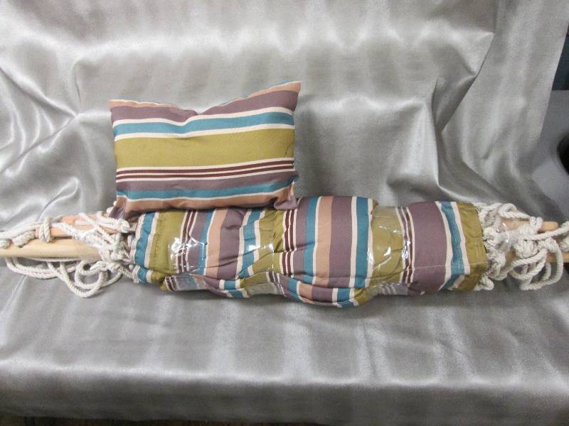 Single hammock striped fabric with ...