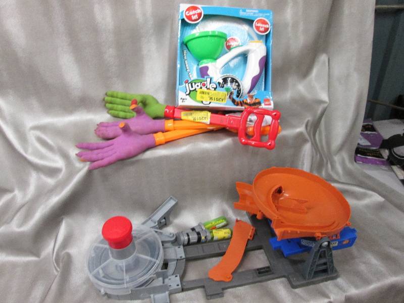 lot 11 image: Assorted toys...