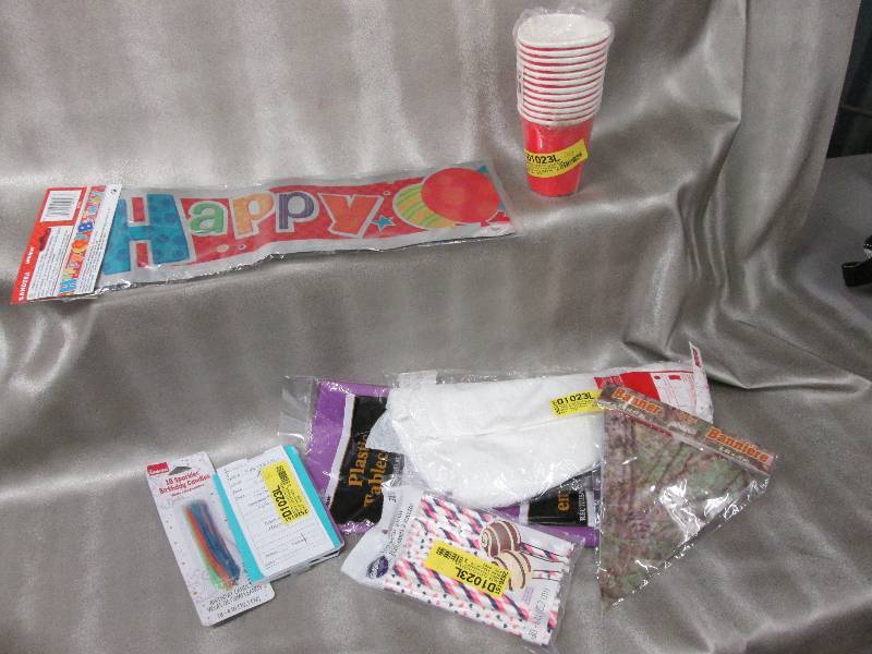 lot 19 image: Party supplies Birthday Banner, Cu...