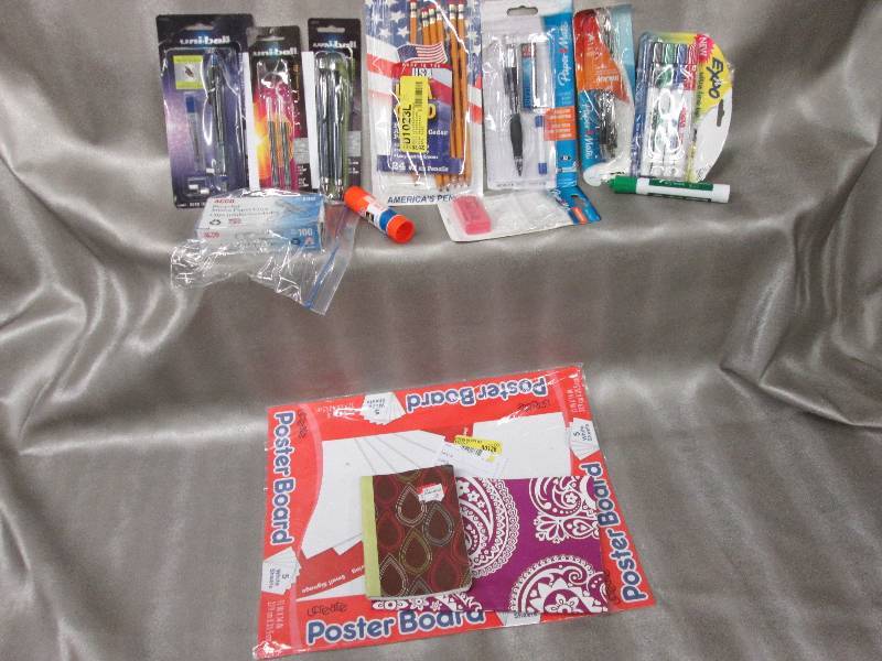 lot 20 image: Assorted pen, pencils, mechanical p...