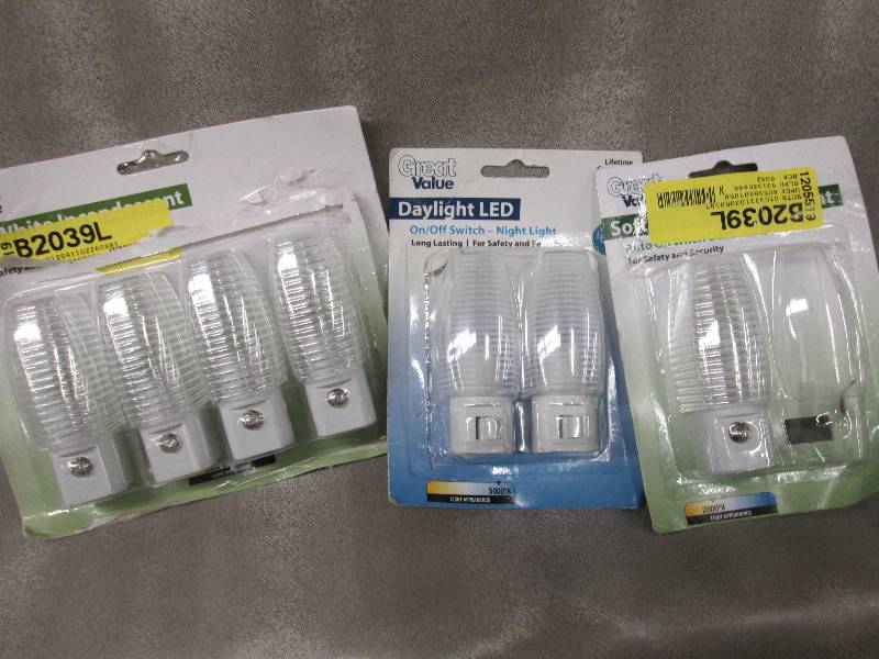 lot 40 image: Lot of 7 Nightlights...