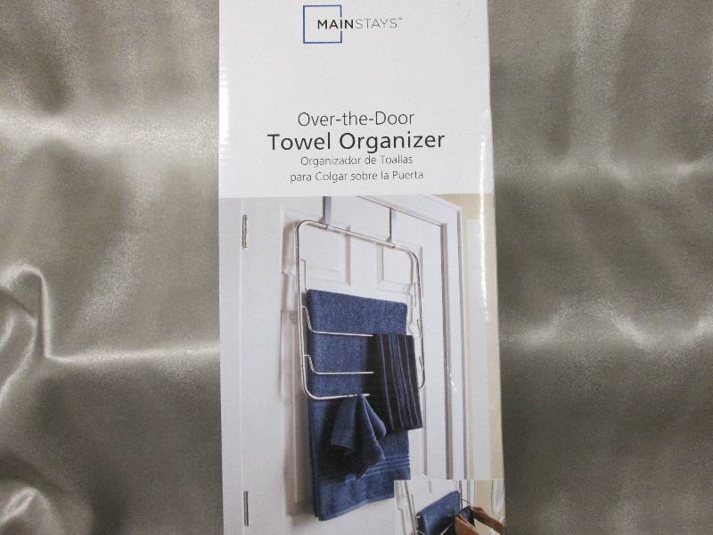 lot 48 image: Mainstays Over the Door Towel Organ...