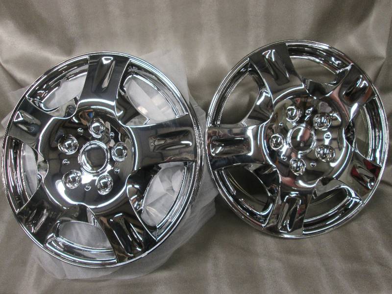 lot 99 image: Custom Series 15 inch wheel covers ...