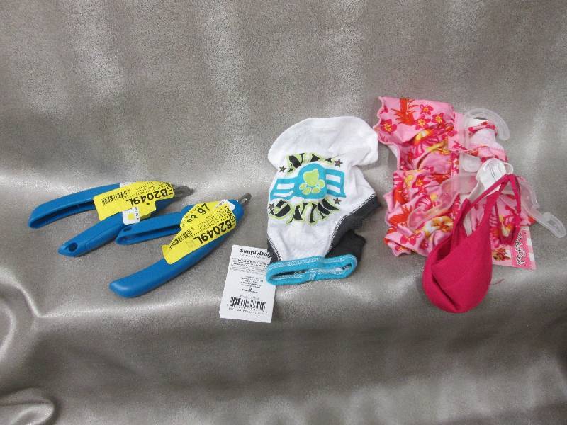 lot 120 image: XS dog clothes, 2 pet nail clippers...