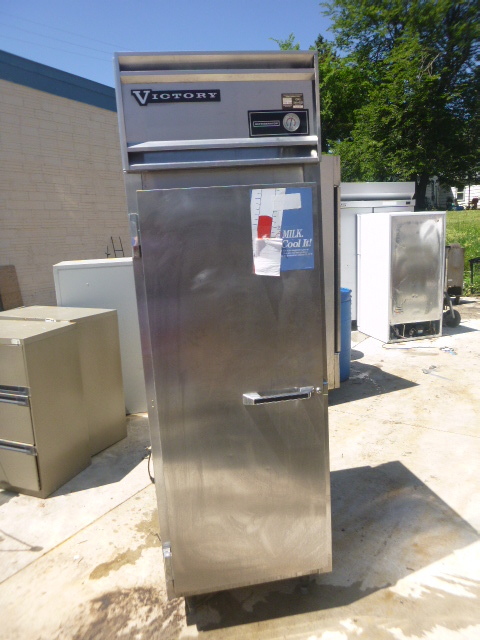 lot 8 image: Victory Refrigerator
