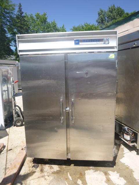 lot 10 image: RaeTone Cooler