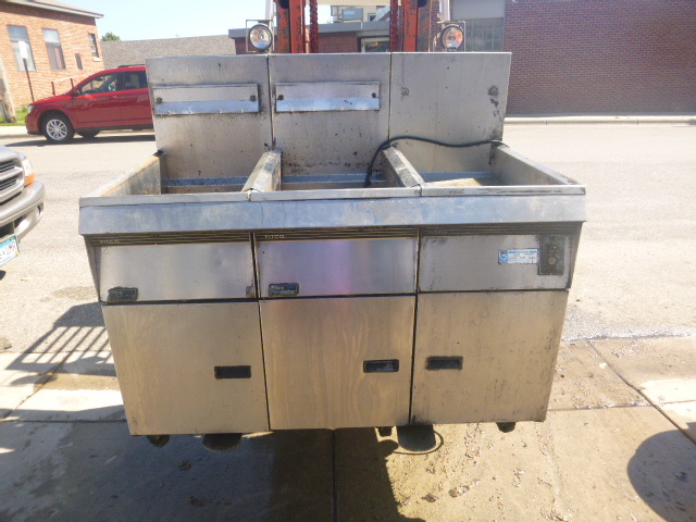 lot 15 image: Pitco Frialator 2 Bay Deep Fryer