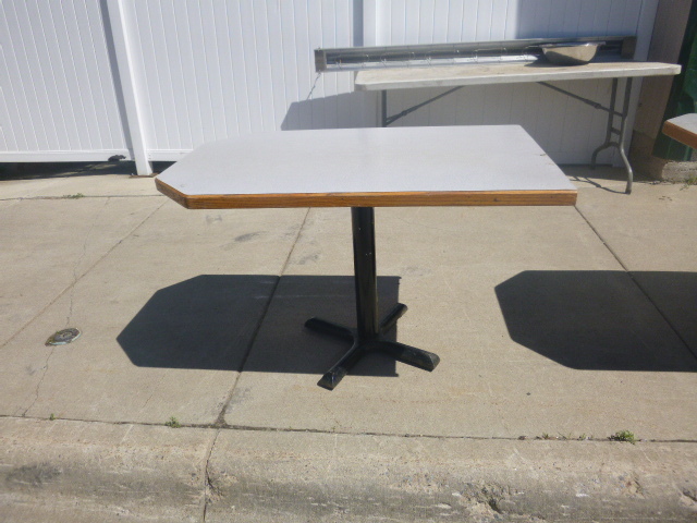 lot 20 image: Restaurant Table