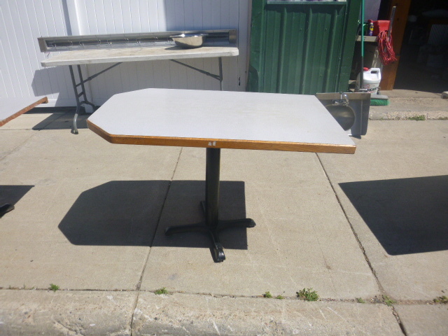 lot 21 image: Restaurant Table