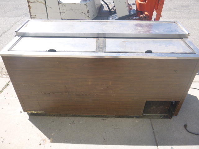 lot 27 image: True Under Counter Beer Cooler