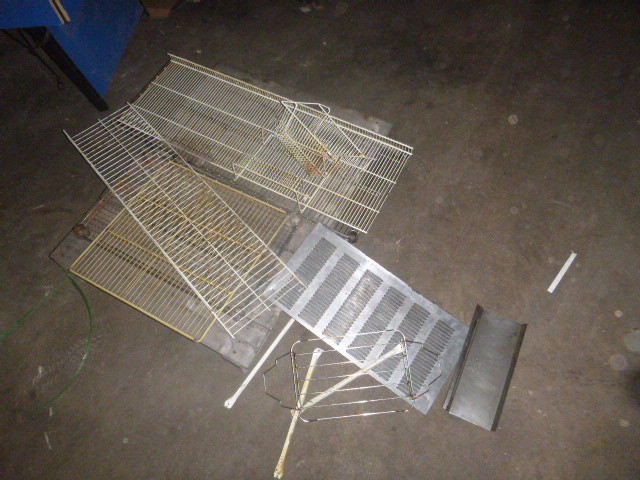 lot 39 image: Miscellaneous Shelving