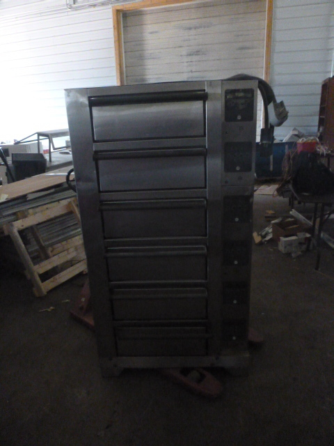 lot 5 image: Large Pizza Oven