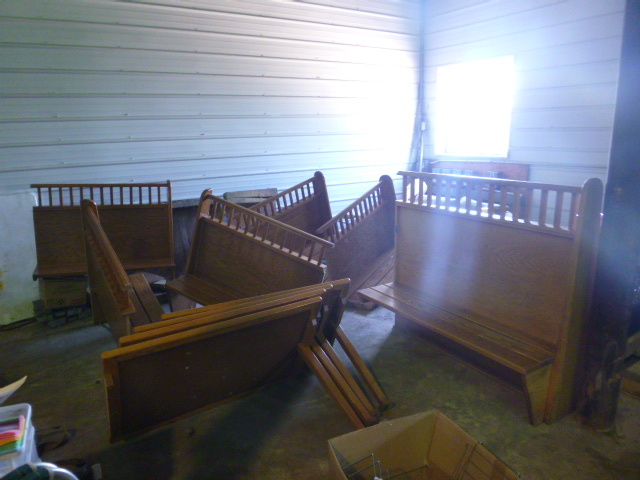lot 69 image: 6 Oak Booths