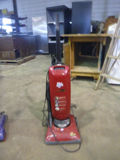 lot 70 image: Dirt Devil Jaguar Vacuum