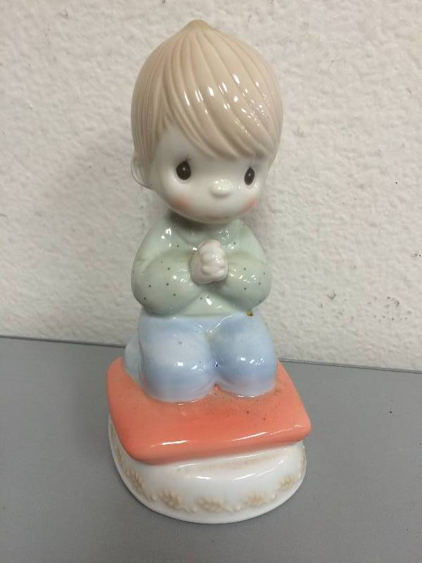 Boy Praying Night Light Lamp