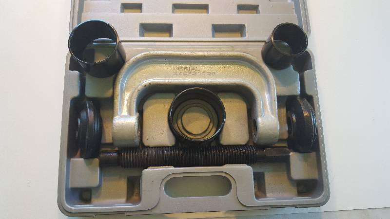 lot 2 image: 7 Piece 3 in 1 Ball Joint Service Kit.