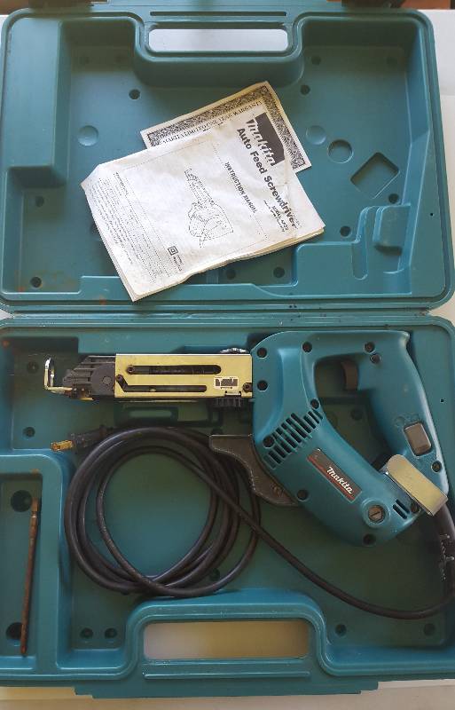 lot 7 image: Makita Auto Feed Screw Driver. Model#6832