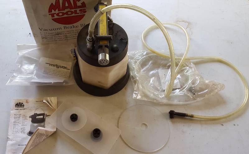 lot 31 image: Mac Tools MityVac