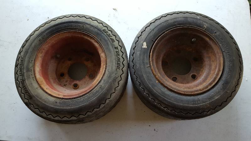 lot 40 image: 2 Trailer Tires. 16.5x6.5-8