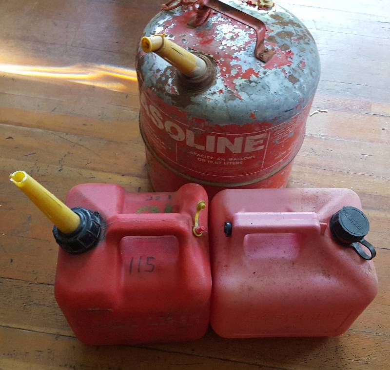lot 45 image: Lot of 3 Gas cans