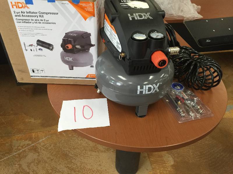 lot 10 image: HDX 2 gal Air Compressor Kit New