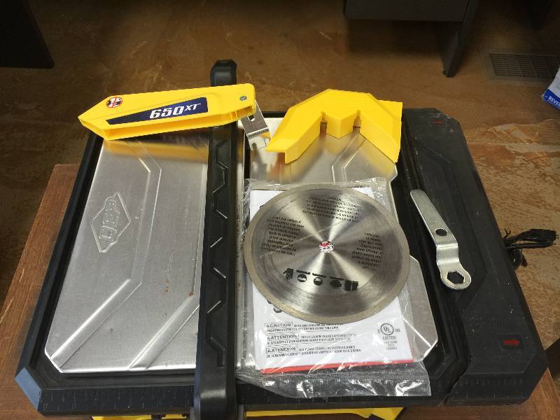 lot 17 image: QEP 34 HP Wet Tile Saw with 7 in. Diamond Blade working condition