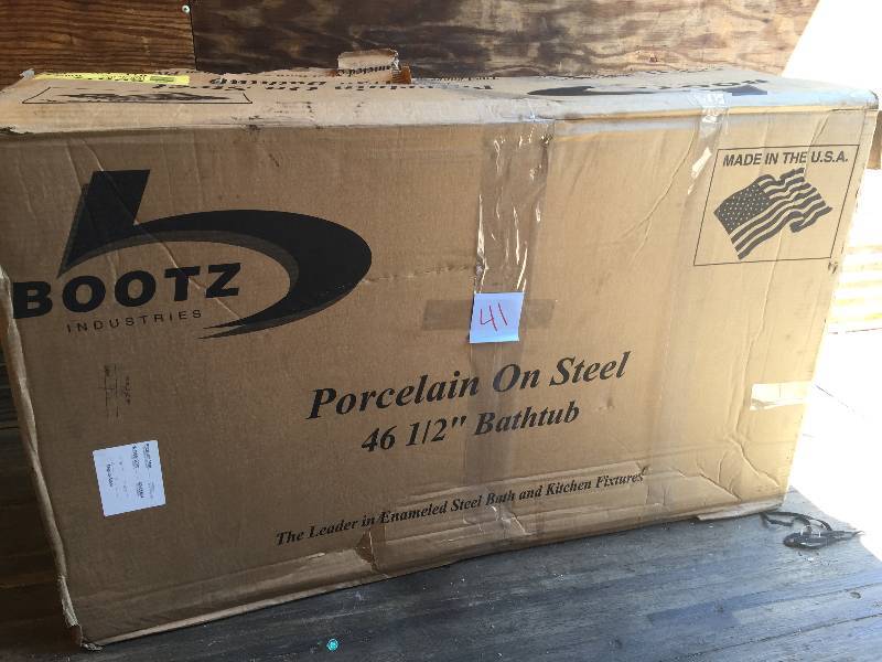lot 41 image: Bootz Industries Honolulu 46-12 in. Drain Soaking Tub in White New