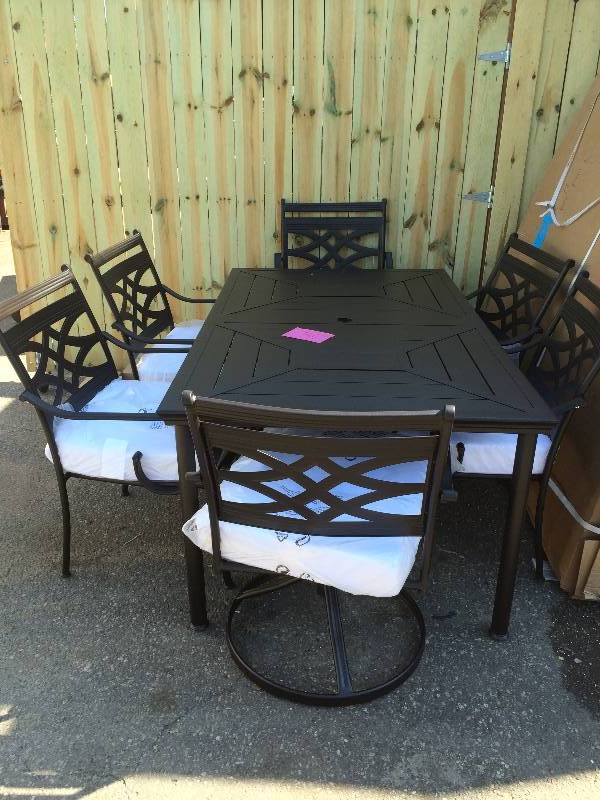 lot 61 image: Hampton Bay Middletown 7-Piece Patio Dining Set with Dragonfruit Cushions New
