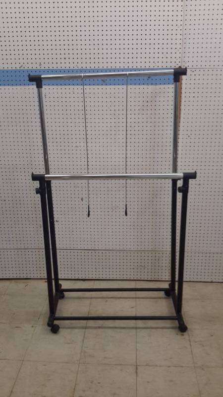 Mobile clothes rack