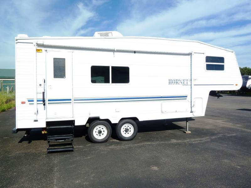 2004 Keystone Hornet 245RKS 5th Wheel wSlide-out