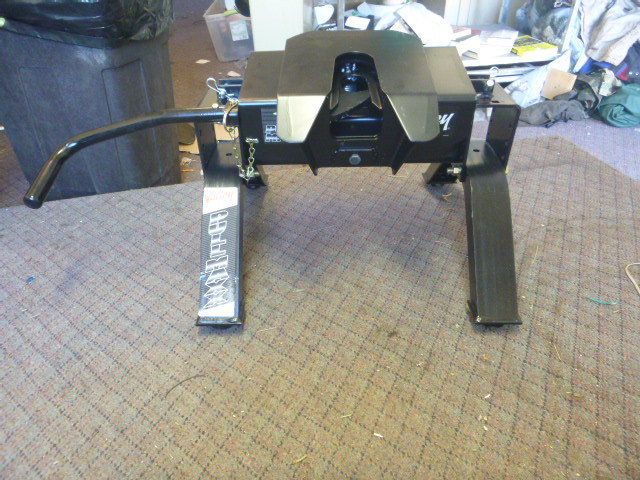 lot 3 image: Valley Pull Maxx 5th Wheel Hitch