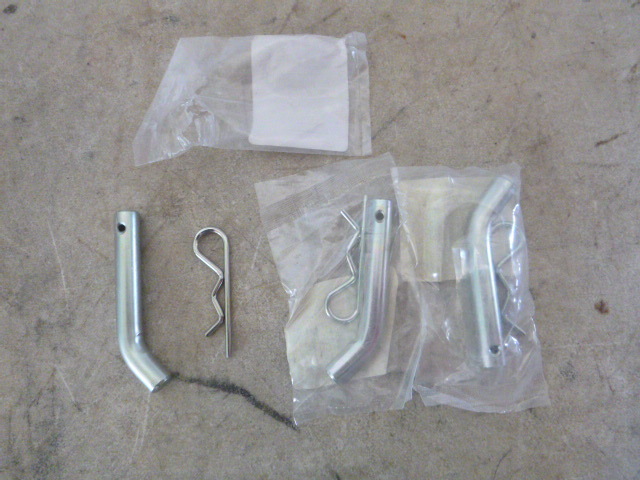 lot 18 image: 3 Valley Hitch Pins
