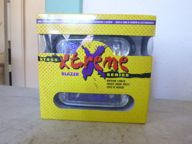 lot 35 image: Blazer XT855 Halogen Fog Light Kit